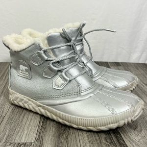 Sorel Disney Frozen Silver Glitter Out N About Snow Boots